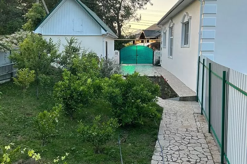 Коттеджи и домики в Лазаревском